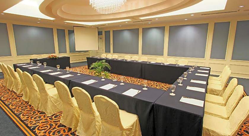 Harmoni One Convention Hotel & Service Apartments