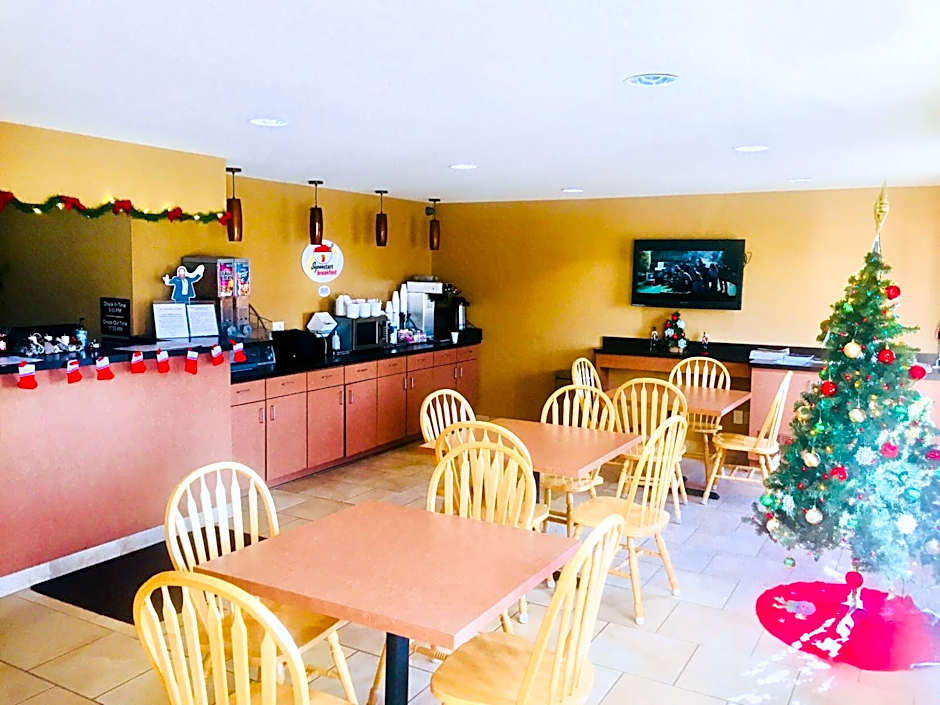 Super 8 by Wyndham Radcliff Ft. Knox Area