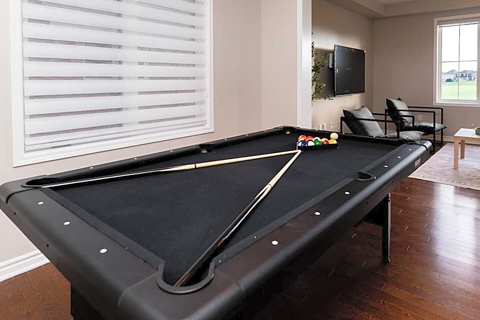 Spacious Family Getaway Near Nature & Dining