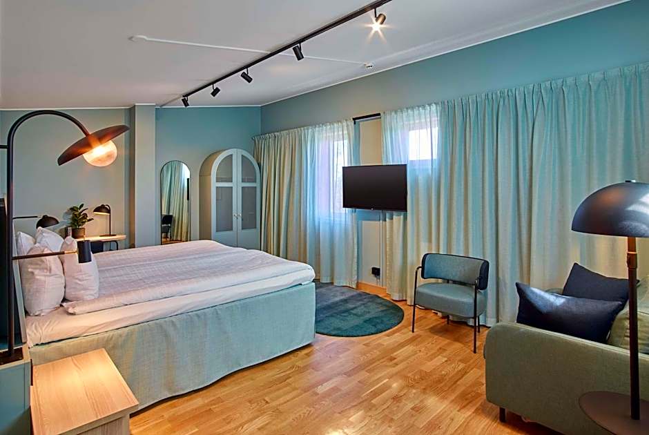 Photo 1 of 5 of Suite