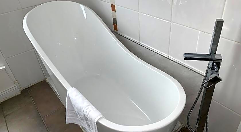 Village Tavern Apartment