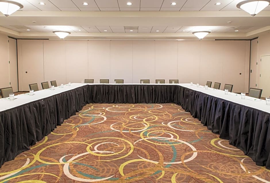 Holiday Inn Hotel & Suites Bloomington Airport, an IHG Hotel