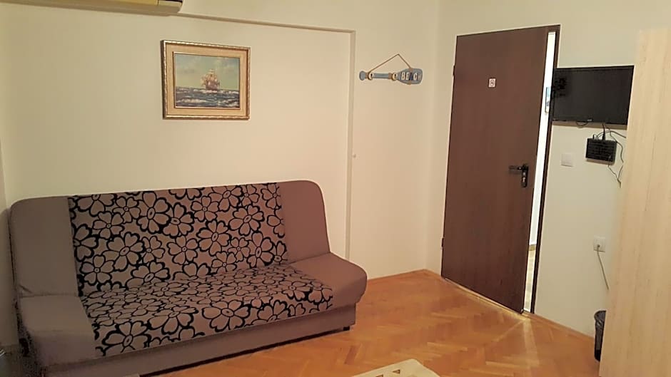 Guest Rooms Old Captain