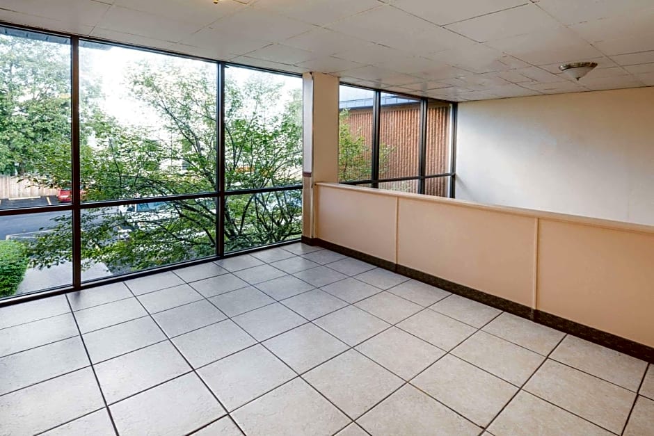 Super 8 by Wyndham Columbus