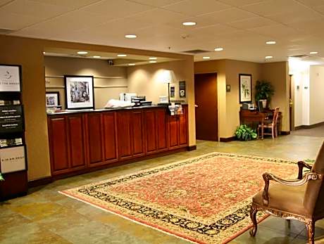 2 Queens Mobility/Hearing Access Ri Shwr Ns
