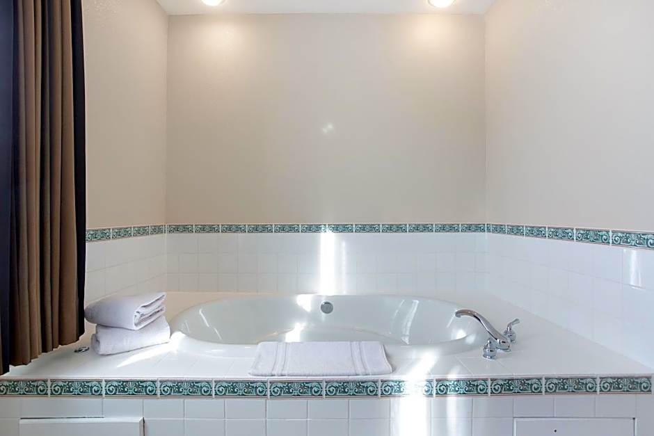 Lakeview Inns & Suites - Okotoks