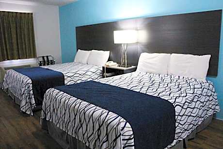 Queen Room with Two Queen Beds - Smoking