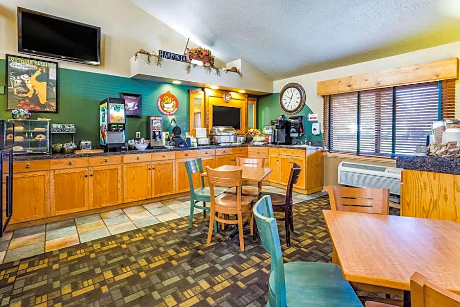 AmericInn by Wyndham Hampton