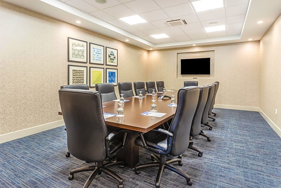 Holiday Inn Express & Suites - Springfield North, an IHG Hotel
