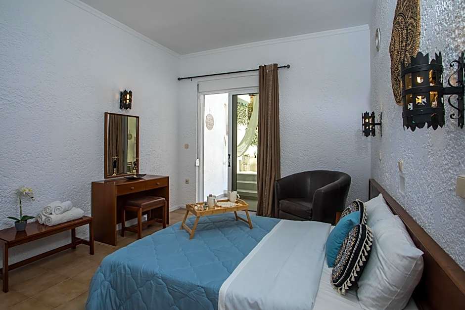 CASA MIKELE by Sarikas - SEA SIDE SUITES and STUDIOS -adults only