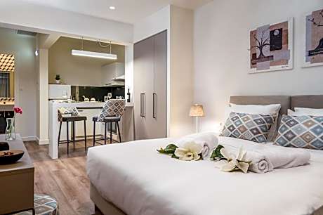 Superior Room with Balcony and Acropolis View