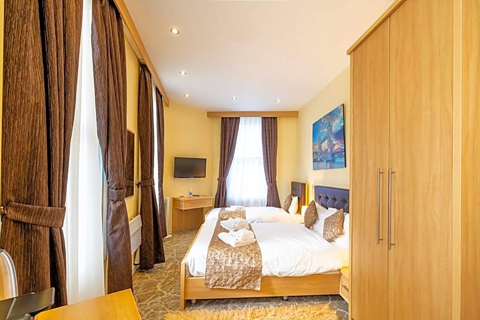 Zdjęcie 1 z 5 — Triple Room