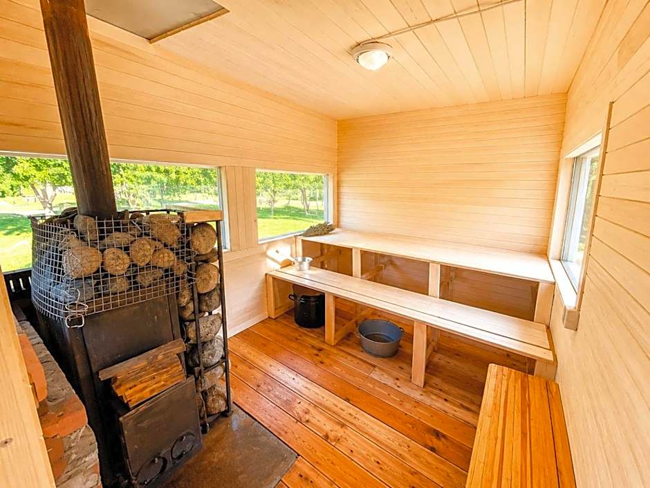Lake Deer Park Retreat with Hot Tub & Sauna