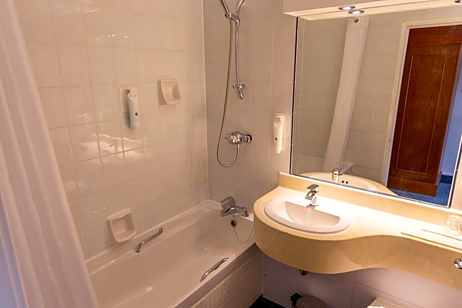 Roebuck by Greene King Inns