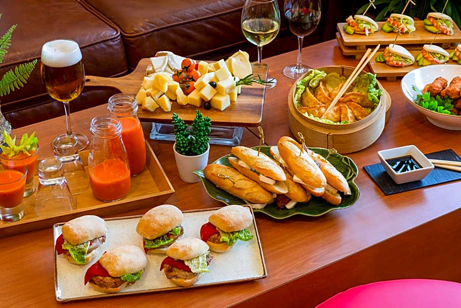 Hotel Santiago Plaza Affiliated by Meliá