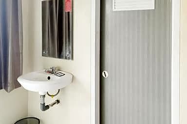 RedDoorz Syariah @ Shakira Alesha Enggal