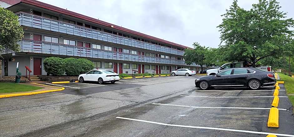 Red Roof PLUS+ Pittsburgh East - Monroeville