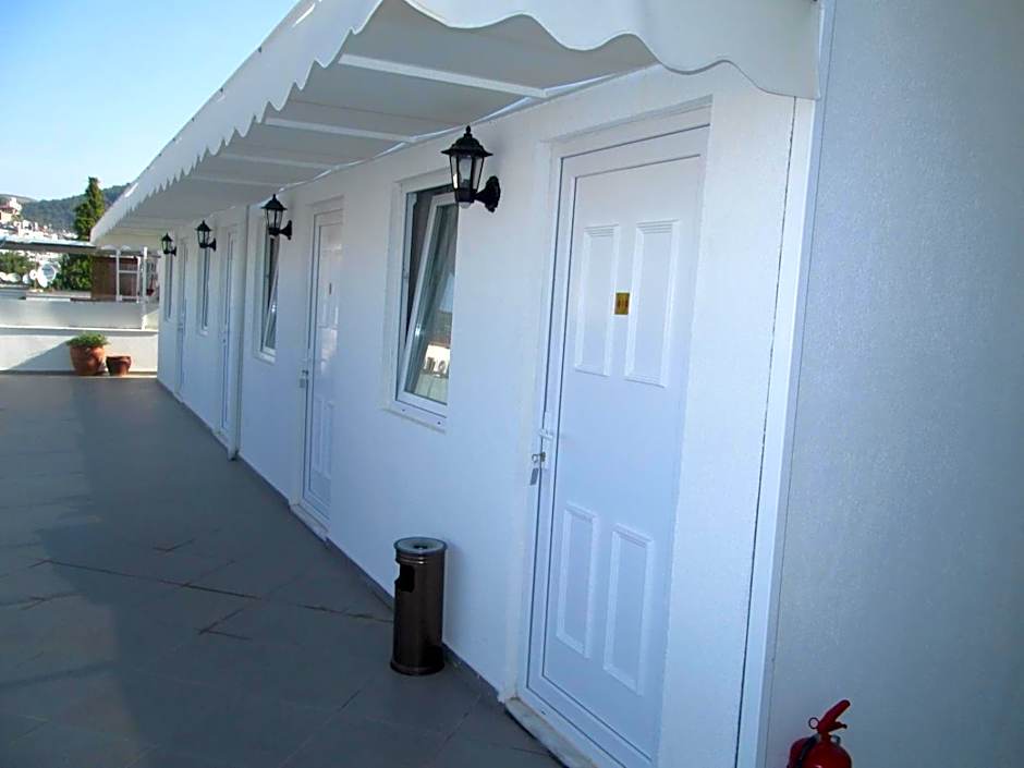 Artemis Hotel
