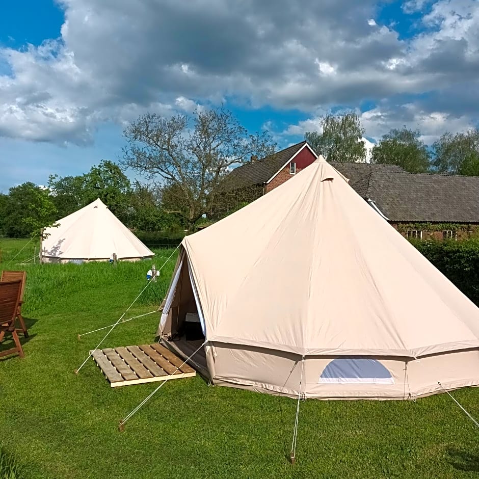 De Langenbrinck Eerlijk Heerlijk overnachten in blokhut en ingerichte tent