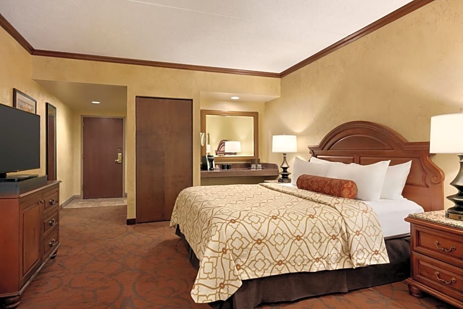 Chateau on the Lake Resort Spa and Convention Center