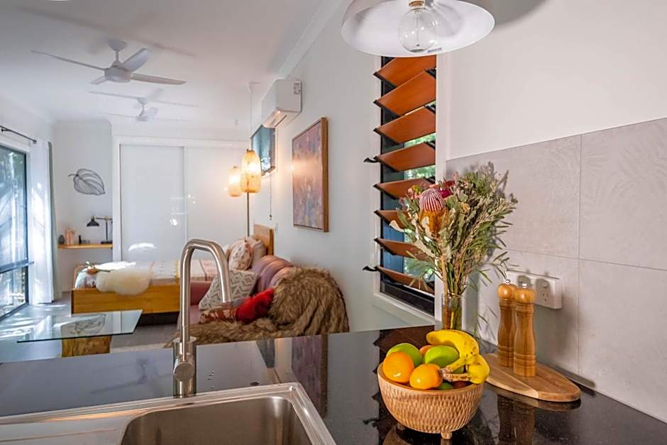 Airlie Beach Eco Cabins - Adults Only