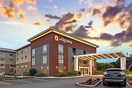 La Quinta Inn & Suites by Wyndham San Francisco Airport North
