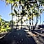 Beachfront 1 Bedroom Condo with Private Beach, Pool, Hot Tub