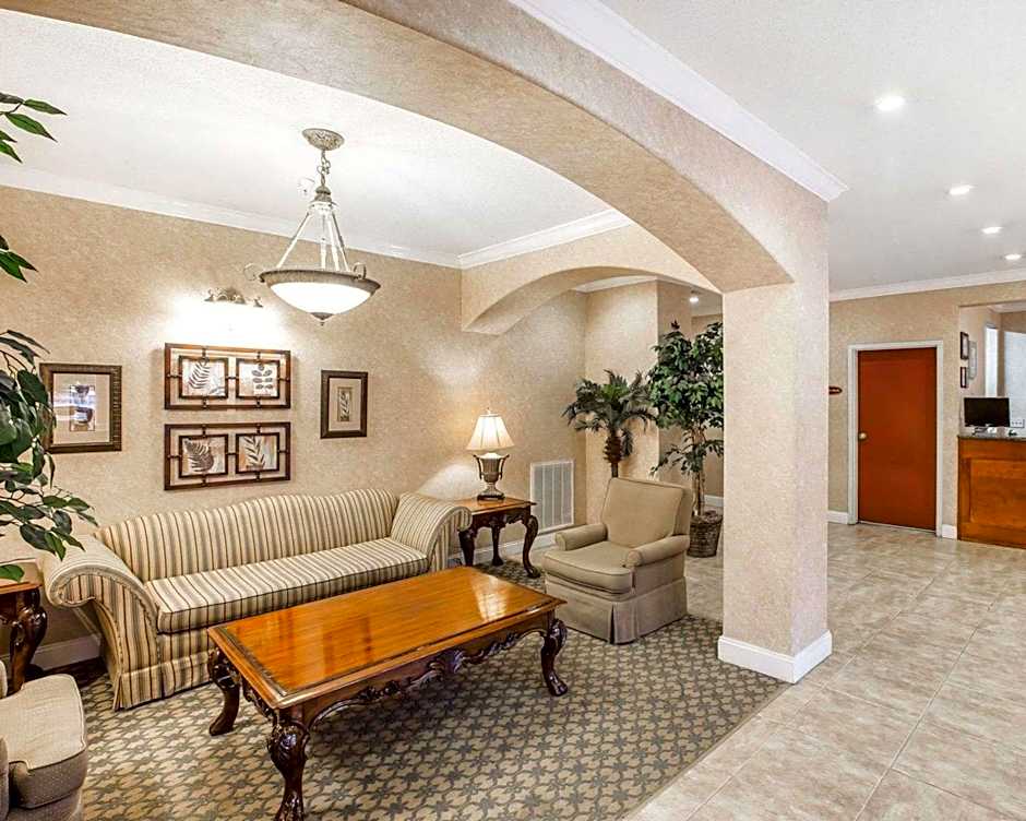 Econo Lodge Inn & Suites Douglasville