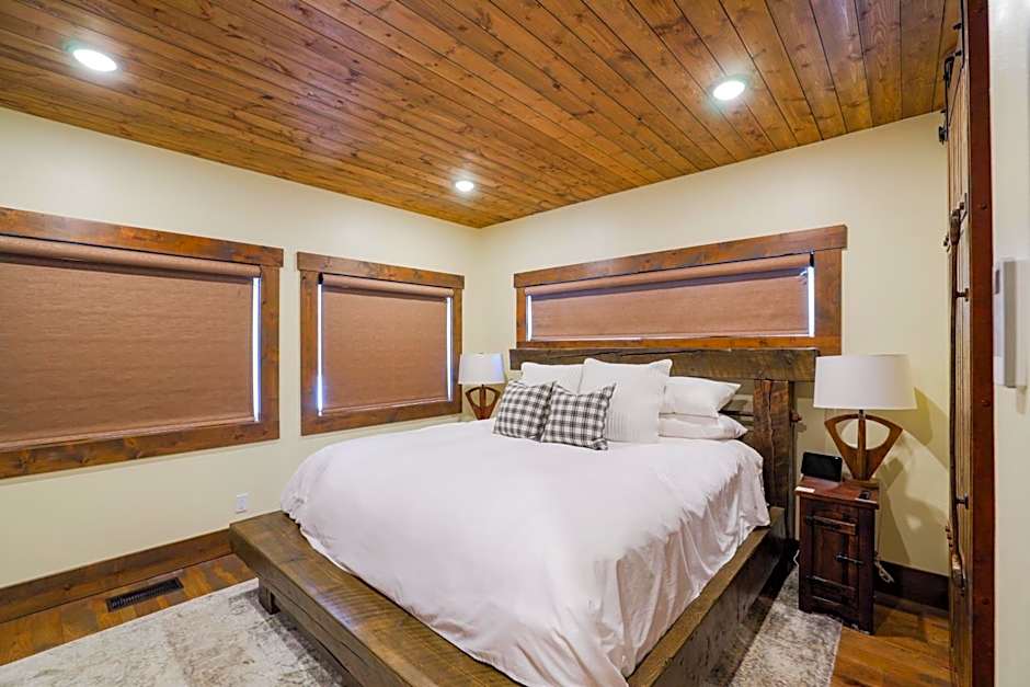 Yellowstone Crossing Lodge