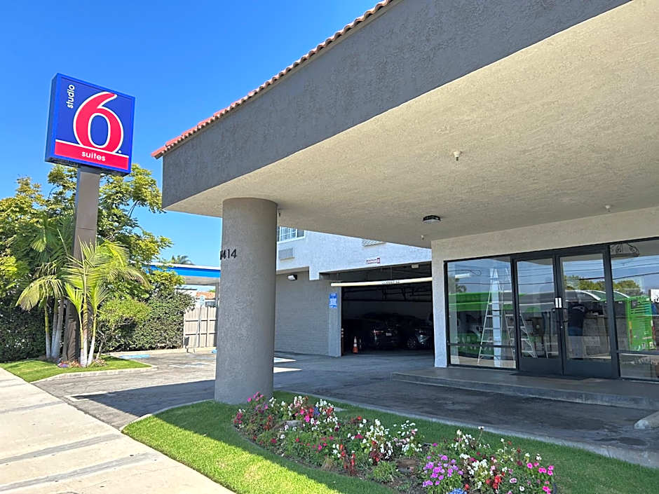 Studio 6 Suites Gardena, CA