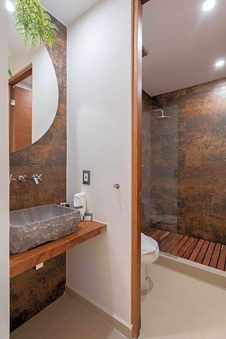 Frida's Artsy Condo with own mural, outdoor tub & rooftop pool