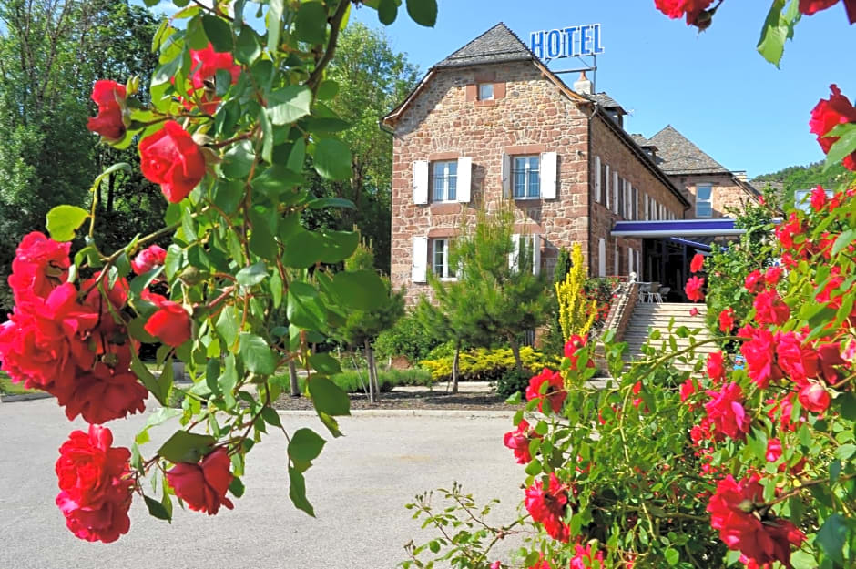 Logis Hôtel Restaurant Les 2 Rives - A75, en bordure de rivière