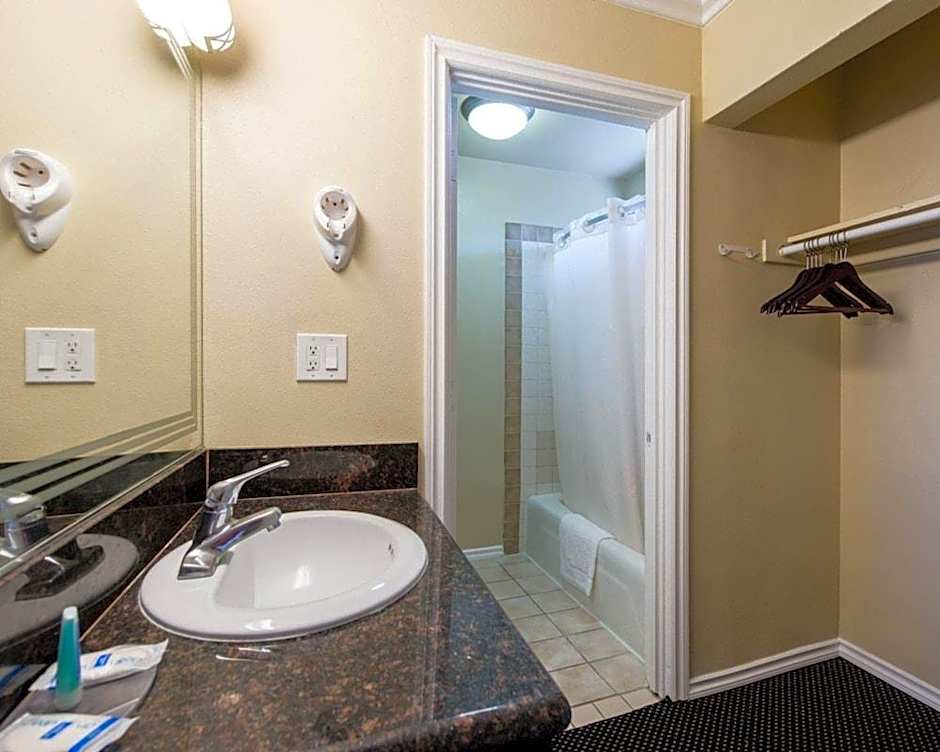 Queencity Inn