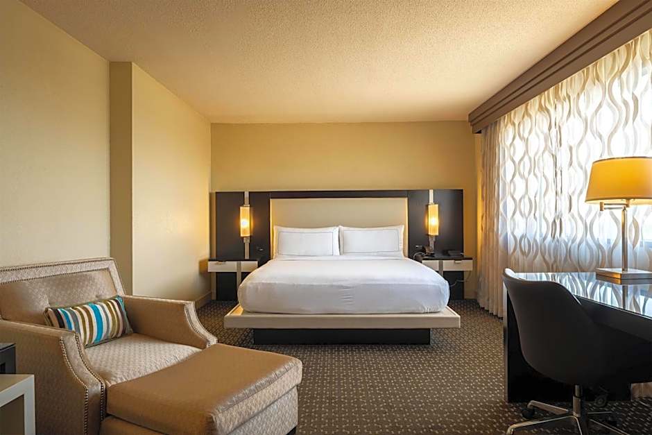 DoubleTree By Hilton Houston Hobby Airport