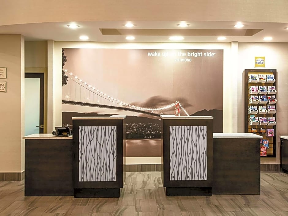 La Quinta Inn & Suites by Wyndham Vancouver Airport