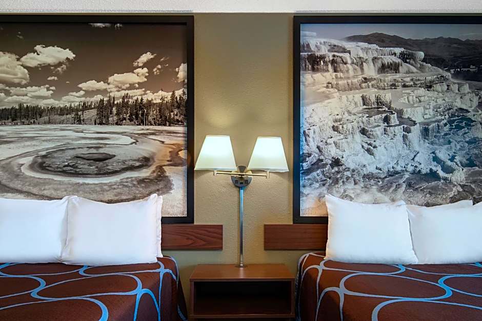 Super 8 by Wyndham Livingston