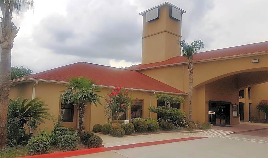 Red Roof Inn & Suites Houston - Humble/IAH Airport