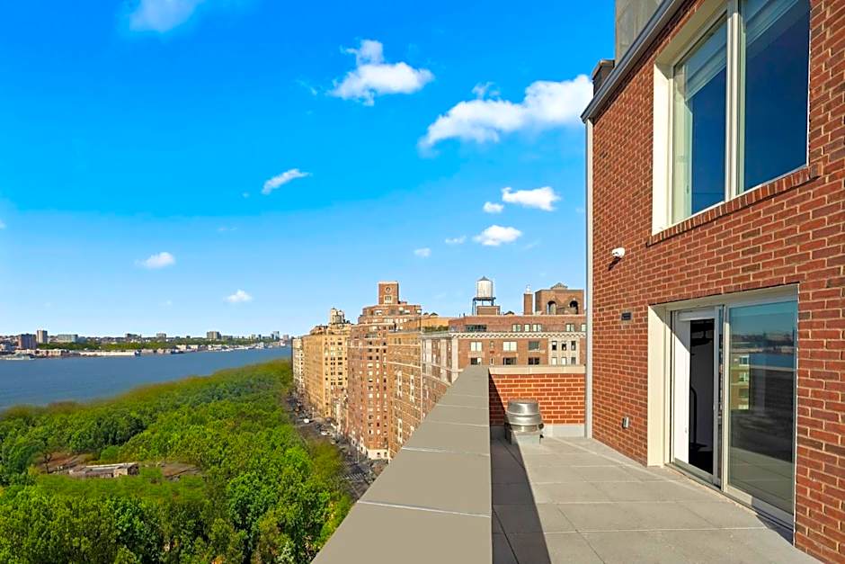 Riverside Tower Hotel