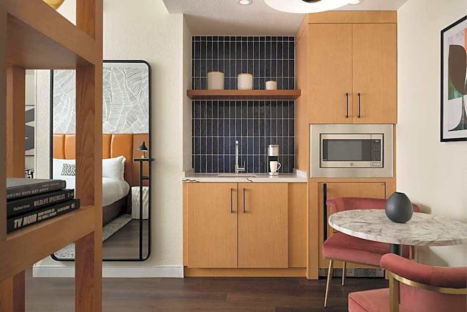 Burton House, Beverly Hills, A Tribute Portfolio Hotel