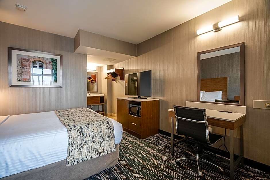 Monte Carlo Inn Toronto West Suites