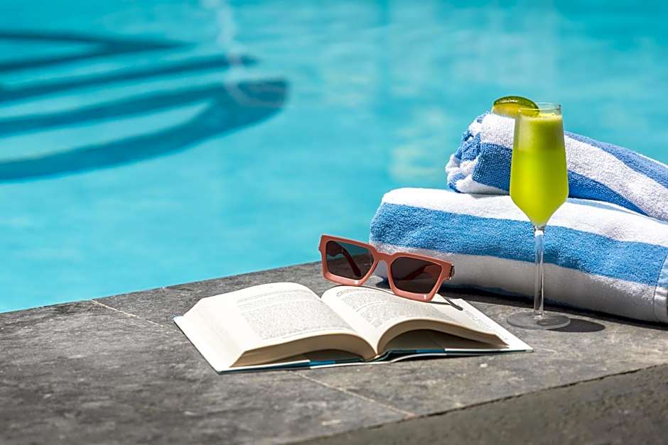 Fortune House Hotel Suites