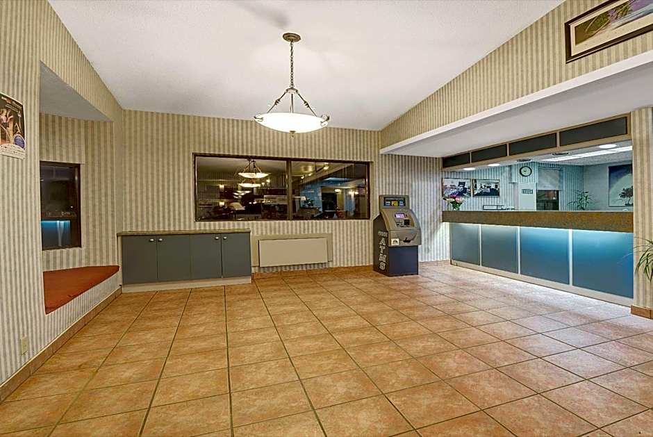 Super 8 by Wyndham Niagara Falls North