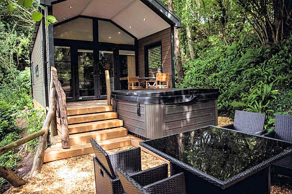 Herons Lake Retreat Hot Tub Lodges