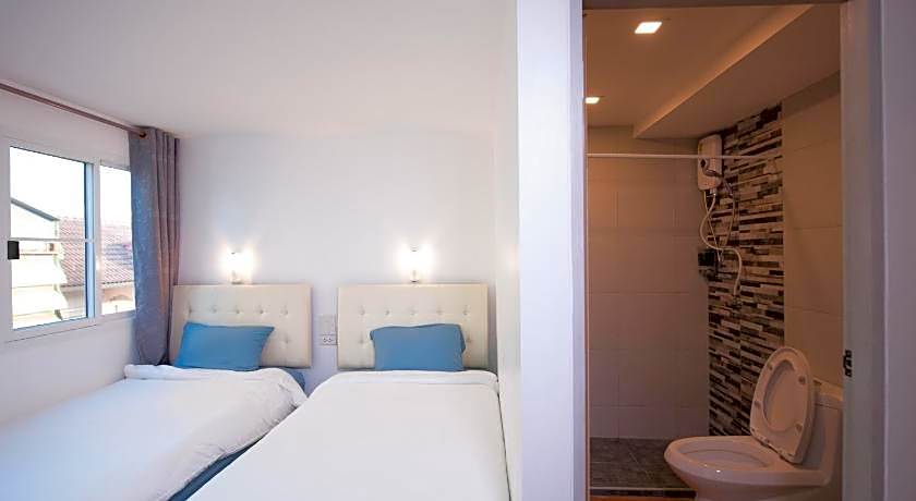 Hoppers Place Donmuang Hostel