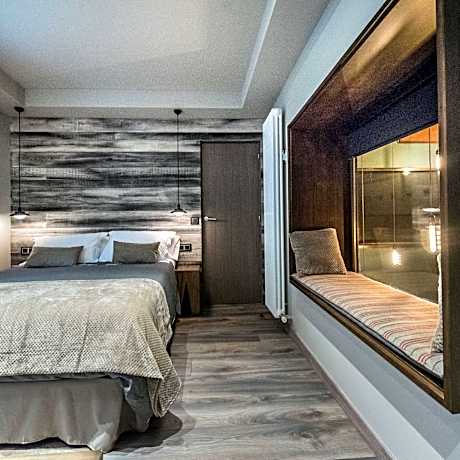 Studio Family (2Adults + 2 Children)