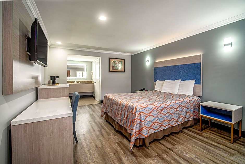 Photo 1 of 3 of 1 Queen Bed