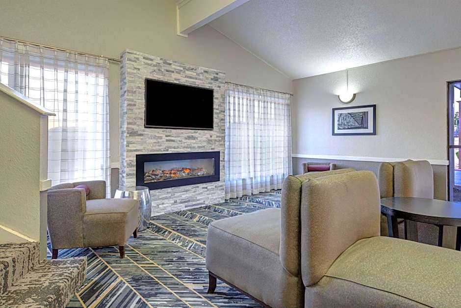 La Quinta Inn & Suites by Wyndham El Dorado