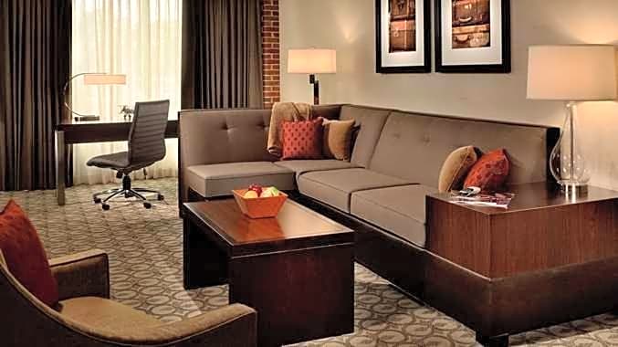 DoubleTree Hotel & Suites Charleston Airport