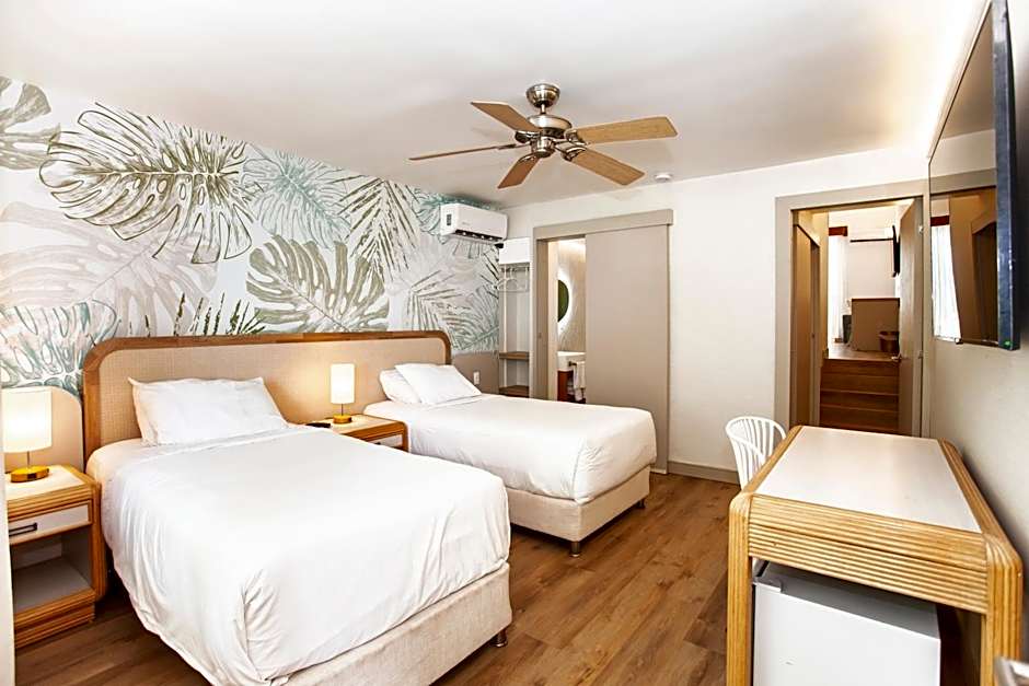 Hotel Cocoplum Beach