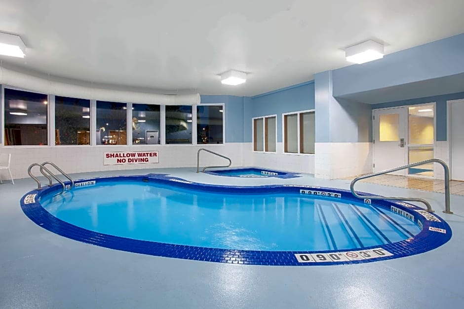 Super 8 by Wyndham Midland